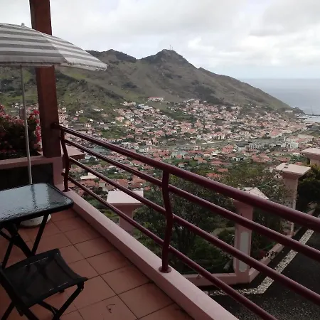 Moradia Cor De Rosa Machico (Madeira)