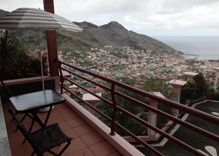 Moradia Cor De Rosa Machico (Madeira)
